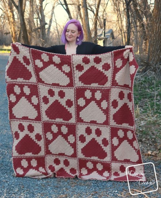 Crochet Paw Print C2C Blanket Crochet Paw Print C2C Blanket