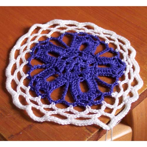 Create a Charming Two-Color Round Coaster with This Easy Crochet Pattern