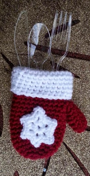Create Enchanting Crochet Snowflake Mitten Silverware Pockets for Your Holiday Table Create Enchanting Crochet Snowflake Mitten Silverware Pockets for Your Holiday Table