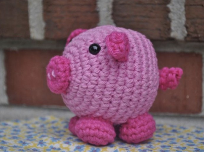 Free Crochet Pattern: Petunia the Palm Size Pig