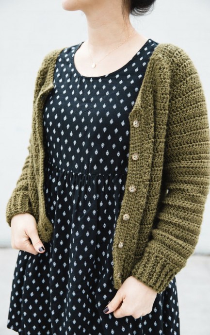 Simple Raglan Cardigan – Free Crochet Pattern