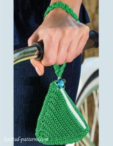 Create Your Own Crochet Pyramid Pouches: A Fun and Stylish Craft Project
