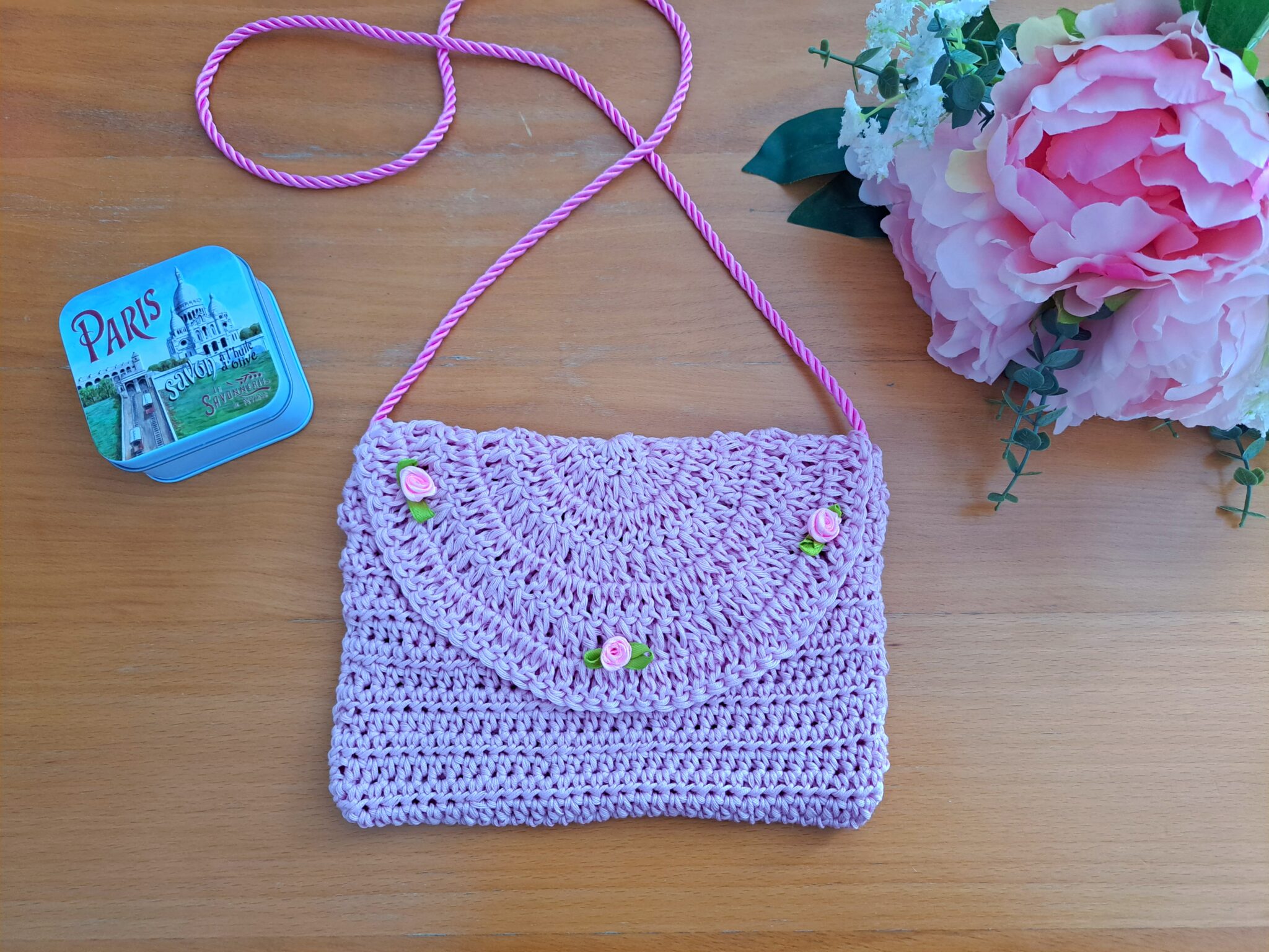 Create a Beautiful Dainty Crochet Envelope Bag with Easy Steps and Creative Touches