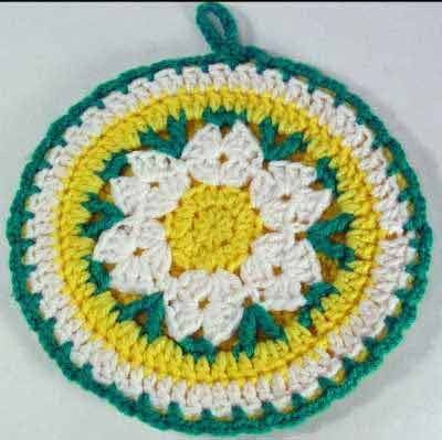 Create Your Own Crochet Daisy Potholder: A Step-by-Step Guide for a Unique Kitchen Accessory