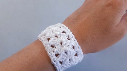 Crochet Bridal Lace Cufflet - A Timeless Accessory for Your Wedding Day