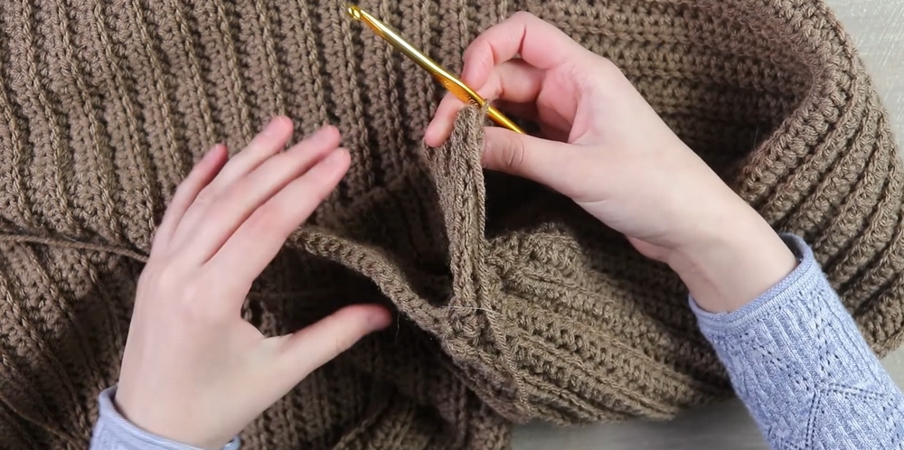 Cozy Crochet Oversized Turtleneck Sweater: A Step-by-Step Guide to Crafting Your Favorite Wardrobe Piece