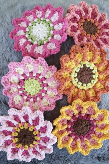 Crochet Dahlia-Daisy Flowers: Enhance Your Projects with Elegance and Versatility Crochet Dahlia-Daisy Flowers: Enhance Your Projects with Elegance and Versatility