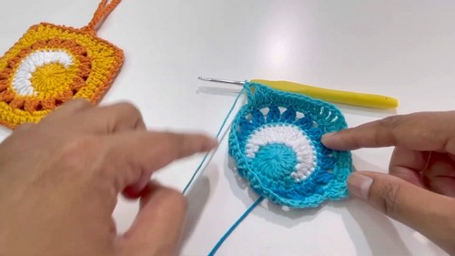Create Your Own Crochet Sun &amp; Moon Granny Square Mini Pouch &ndash; A Charming Accessory for Every Occasion