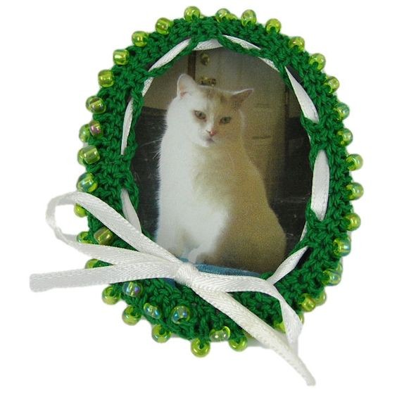 Create Your Own Crochet Beaded Oval Frame Fridgie: A Charming Handmade Décor Piece Create Your Own Crochet Beaded Oval Frame Fridgie: A Charming Handmade Décor Piece