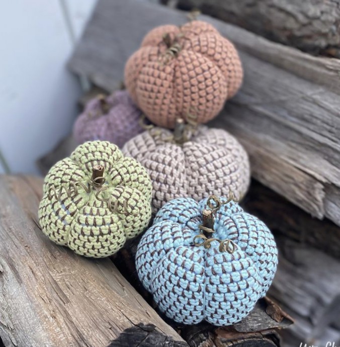 Crochet Mosaic Pumpkin (Free Pattern)
