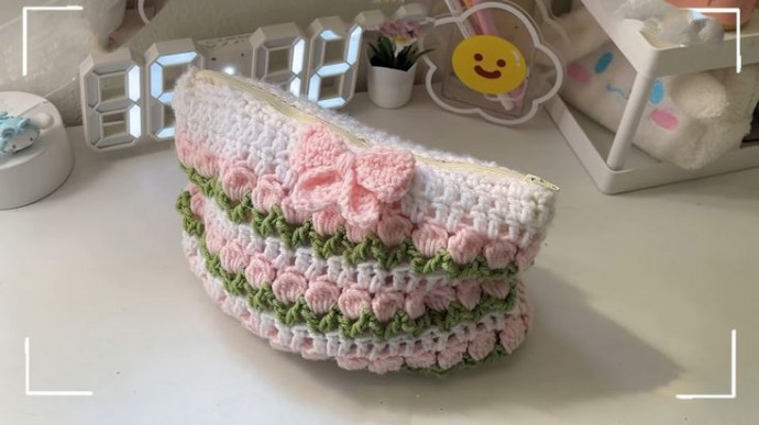 Create Your Own Adorable Crochet Tulip Makeup Bag with This Easy Step-by-Step Guide