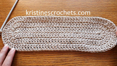 Create Your Own Stylish Crochet Shells Tote Bag - A Perfect Accessory for Any Occasion