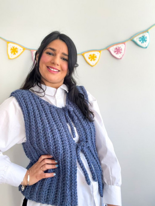Crochet Simple V-neck Vest - A Stylish and Easy Project for All Skill Levels Crochet Simple V-neck Vest - A Stylish and Easy Project for All Skill Levels