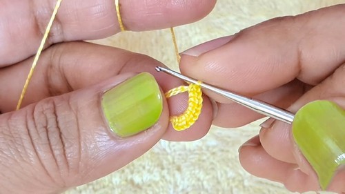 Create a Cheerful Crochet Sunflower Ring &ndash; A Step-by-Step Guide
