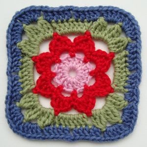 Create an Elegant Crochet Granny Square with Flower Motif: Step-by-Step Pattern Guide Create an Elegant Crochet Granny Square with Flower Motif: Step-by-Step Pattern Guide