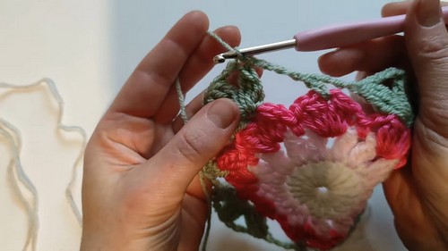 Create a Stunning Crochet Flower Square Pattern for Your Next Project