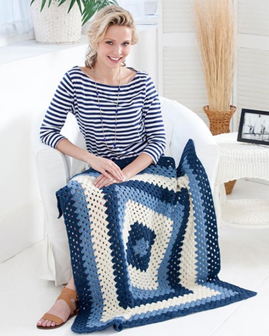 Crochet Granny Blues Lapghan: A Cozy and Beautiful Throw Pattern for Beginners