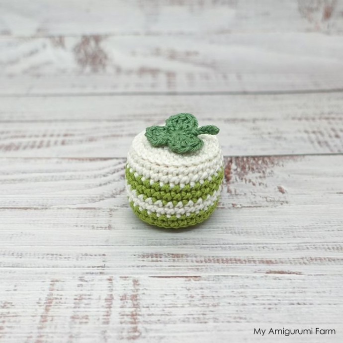 Create a Festive Crochet St. Patrick's Day Cake with Intricate Details and Charm Create a Festive Crochet St. Patrick's Day Cake with Intricate Details and Charm