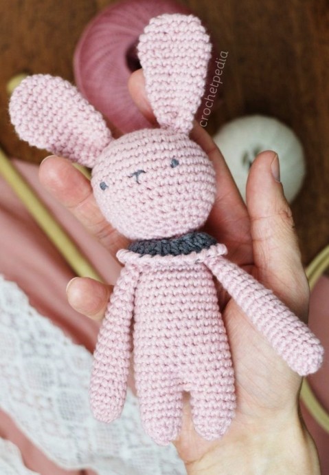 Rose Bunny Amigurumi