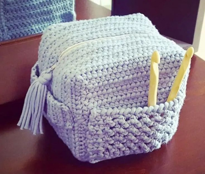 Create Your Own Stylish Crochet Cosmetic Bag Through Simple Steps and Clear Instructions