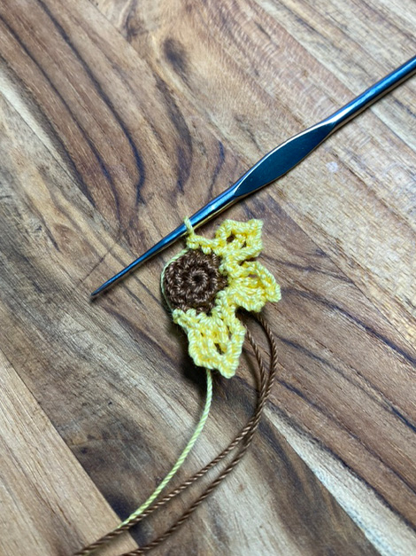 Create Beautiful Crochet Mini Sunflowers: A Step-by-Step Guide with Special Stitches and Patterns