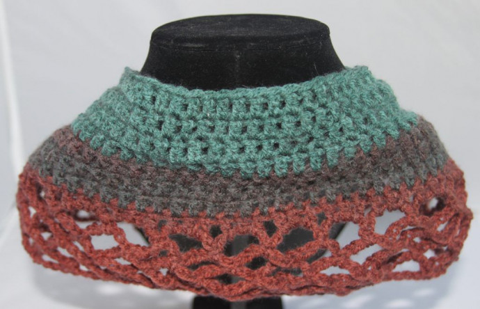 Crochet Mandala Neck Warmer - A Stylish Accessory for Warmth and Fashion