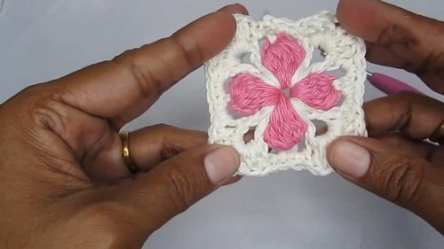 Create Beautiful Crochet Mini Puff Flower Granny Squares for Your Projects