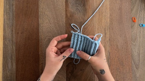Create Your Own Vintage-Inspired Crochet Sailor Bonnet with This Step-by-Step Guide