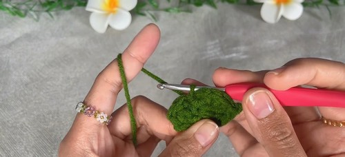 Create a Charming Crochet Mini Poinsettia Flower Keychain for the Holidays