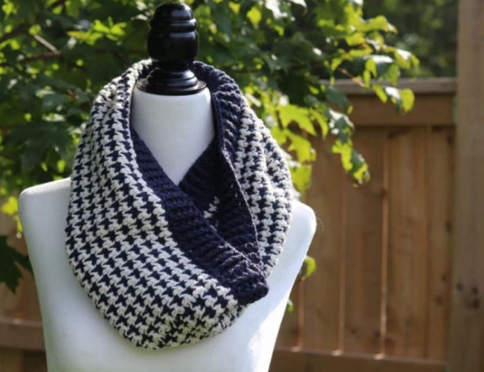 Crochet Houndstooth Cowl