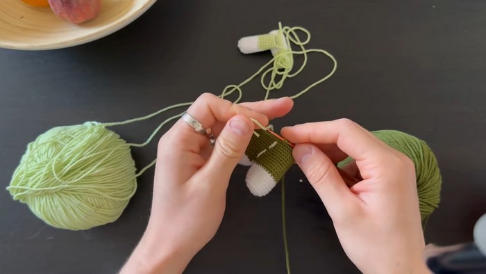 How to Crochet an Adorable Amigurumi Kitty in a Cute Dress - Step-by-Step Guide