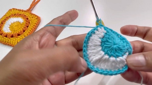Create Your Own Crochet Sun & Moon Granny Square Mini Pouch – A Charming Accessory for Every Occasion