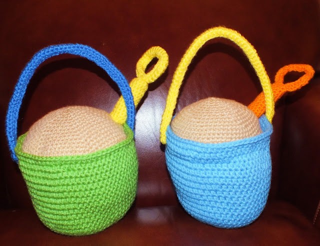 Create Your Own Whimsical Crochet Sand Buckets Pillow for Cozy Beach Vibes Create Your Own Whimsical Crochet Sand Buckets Pillow for Cozy Beach Vibes