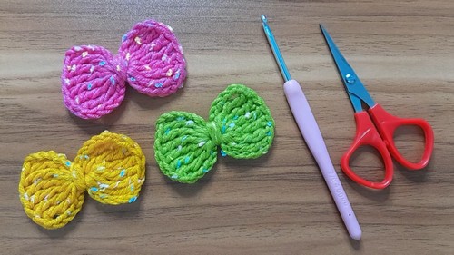 Create a Beautiful Crochet Bow: A Step-by-Step Guide to Adding Elegance to Your Projects