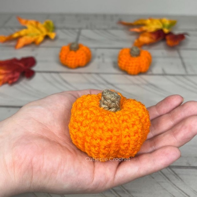 Create Adorable Crochet Mini Pumpkin Amigurumi: A Cozy Fall Decor Idea