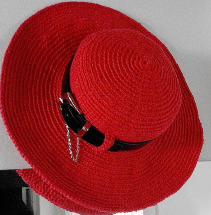 Crochet Classic Women’s Hat (Free Pattern)