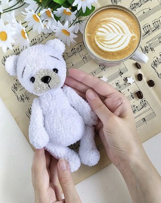Create Your Own Adorable Crochet Polar Bear: A Fun Craft Project for All Ages