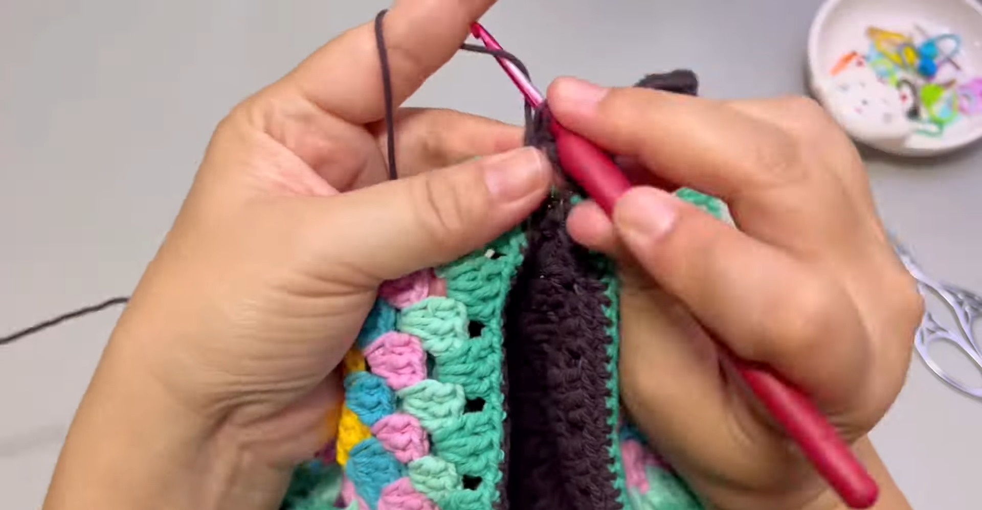 Create a Beautiful Crochet Granny Square Tote Bag: A Step-by-Step Guide to Handmade Crafting