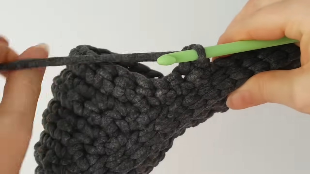 Discover the Ultimate Comfort of Handmade Crochet Slippers for Women &ndash; Easy and Fun DIY Guide