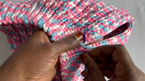Create Your Own Gorgeous Crochet Handbag: A Stylish and Unique Accessory