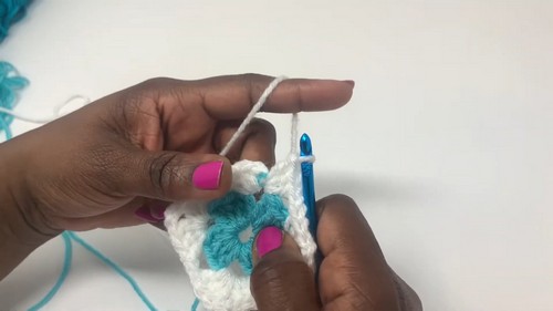 Create a Unique Crochet Granny Square Bucket Hat with Ruffled Brim to Stand Out This Season