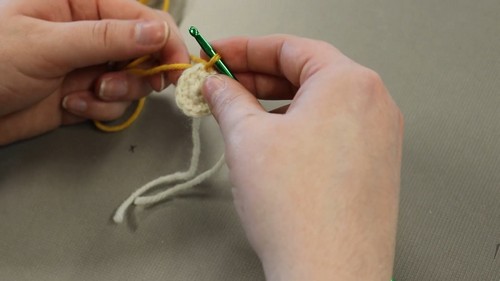 Create Your Own Delightful Crochet Plush Flower Bag Charm &ndash; A Step-by-Step Guide
