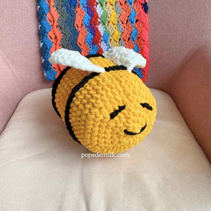 Create a Charming Big Amigurumi Bee: A Step-by-Step Crochet Guide Create a Charming Big Amigurumi Bee: A Step-by-Step Crochet Guide