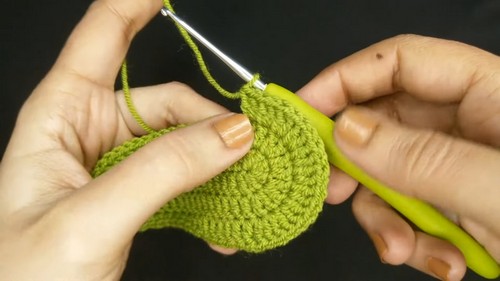 Create Adorable Crochet Baby Booties: A Step-by-Step Guide for New Parents