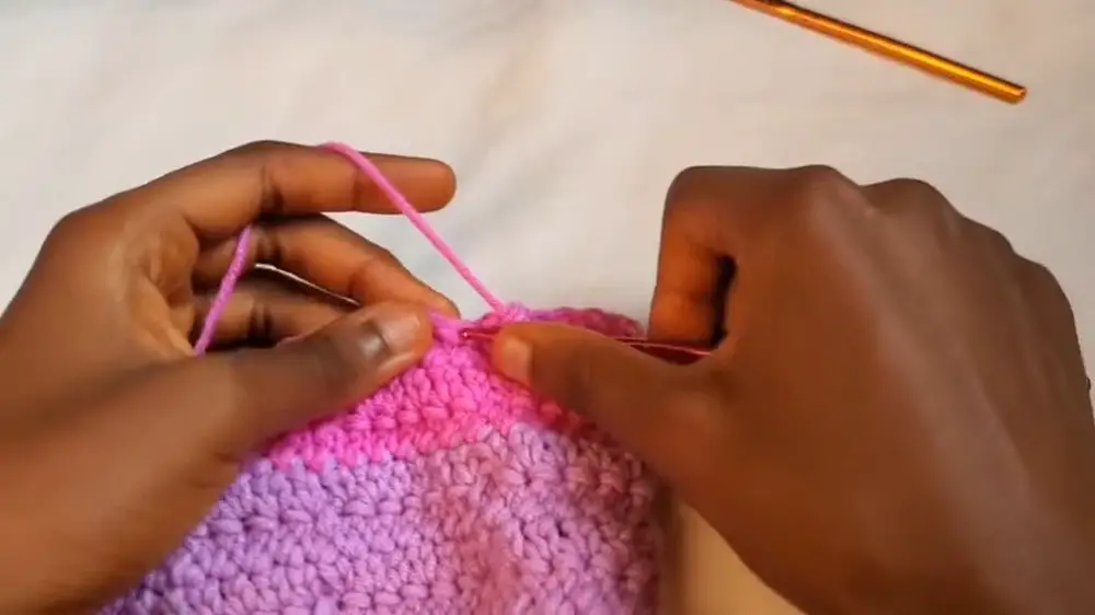 Create a Charming Crochet Top with Keyhole Design: A Step-by-Step Guide for Fashion Lovers