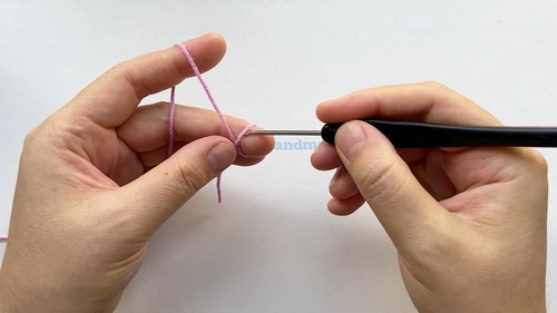 Craft Your Own Adorable Crochet Tulip Hair Tie for a Stylish Hair Accessory