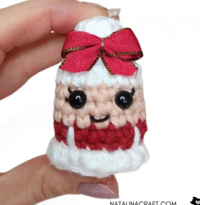 Create Your Own Adorable No-Sew Mrs. Claus Doll: A Fun Crochet Project for Beginners Create Your Own Adorable No-Sew Mrs. Claus Doll: A Fun Crochet Project for Beginners
