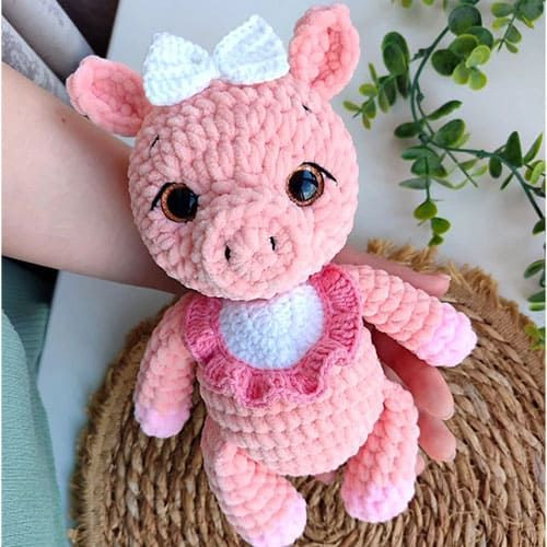 Crochet Pig with Apron Amigurumi