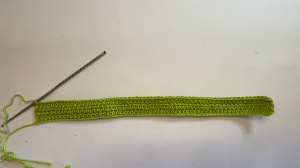 Craft Your Own Adorable Crochet Frog Amigurumi Bookmark for a Whimsical Reading Experience