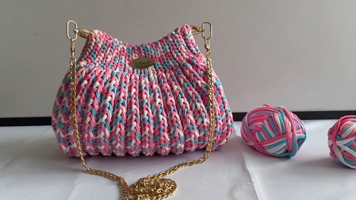 Create Your Own Gorgeous Crochet Handbag: A Stylish and Unique Accessory